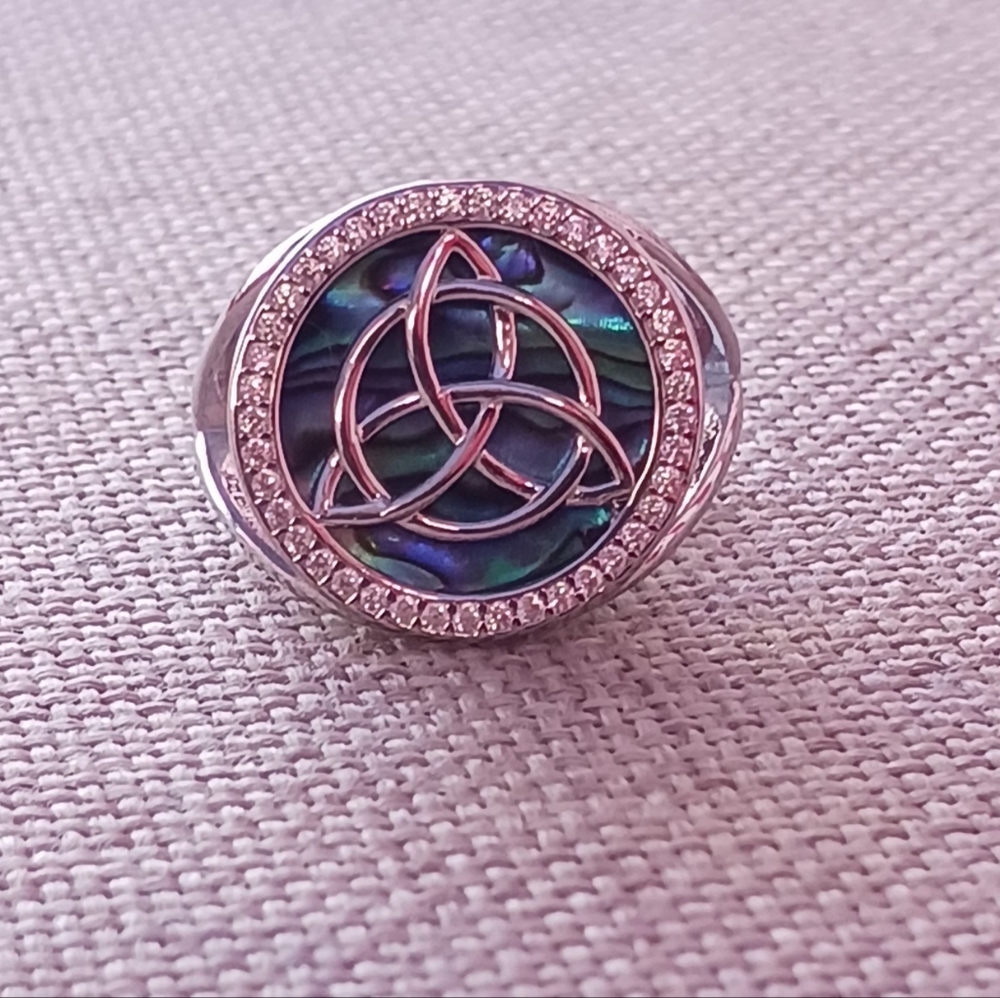 .925 Silver Nudo de Bruja "Celtic Knot Ring" With Abalone